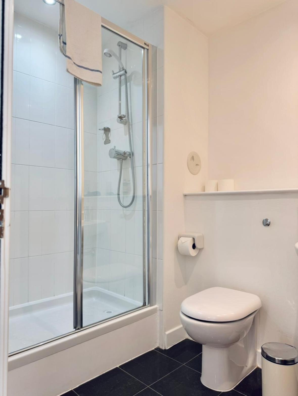 Modern Two Bedroom Apartments Эдинбург Экстерьер фото